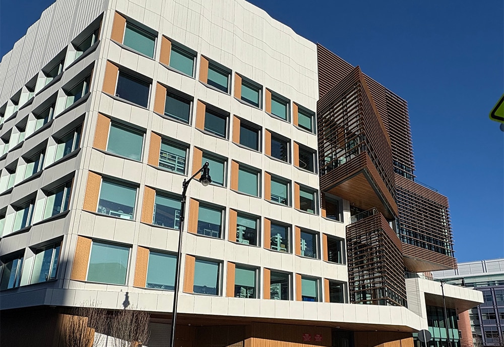 One side of the Moderna building showing a number of windows.